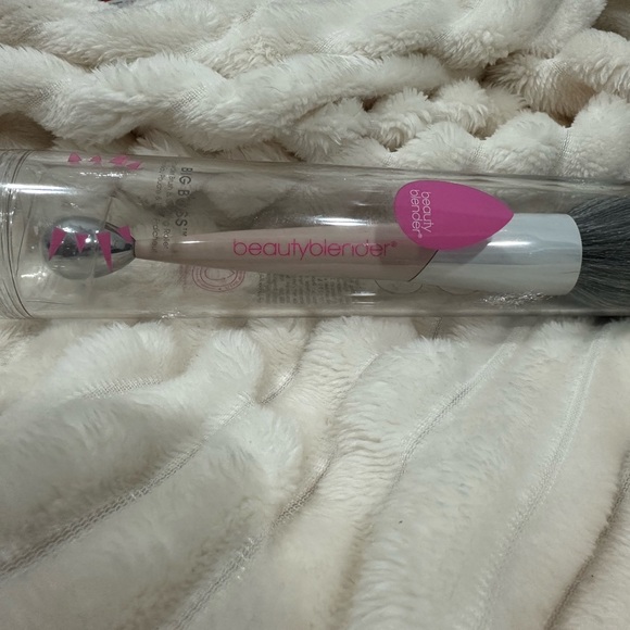 Beautyblender Big Boss Brush - Picture 4 of 6